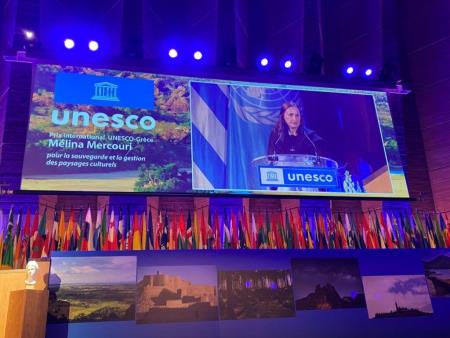 Podelitev-nagrade-Meline-Mercouri-Unesco-Paris_-22.11.2021_foto-Liza-Japelj-Carone-1-1024x768